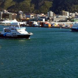 STRAIT FERONIA passing STRAITSMAN