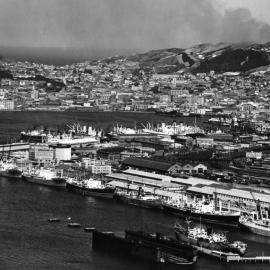 1952 BUSY PORT