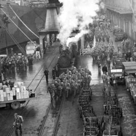 USS WAKEFIELD arrrives